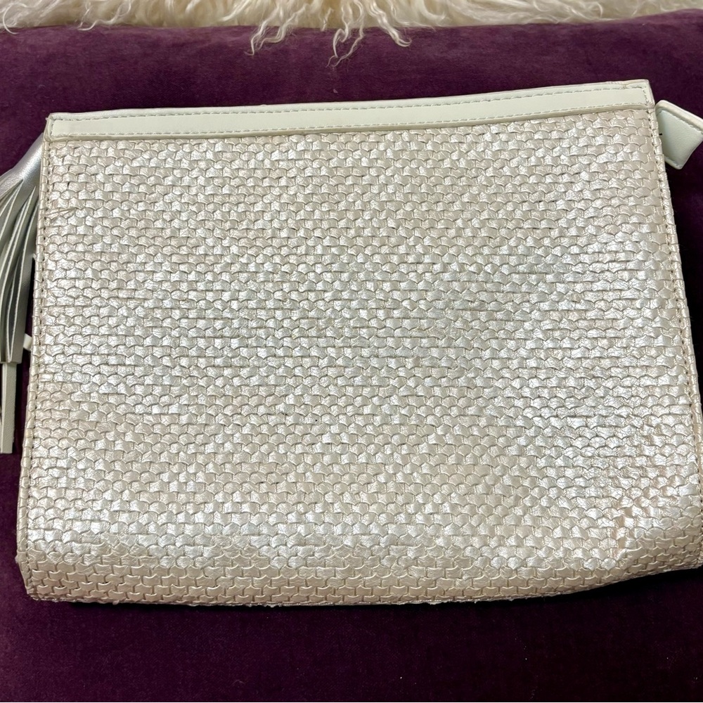 Sondra Roberts White Woven handbag